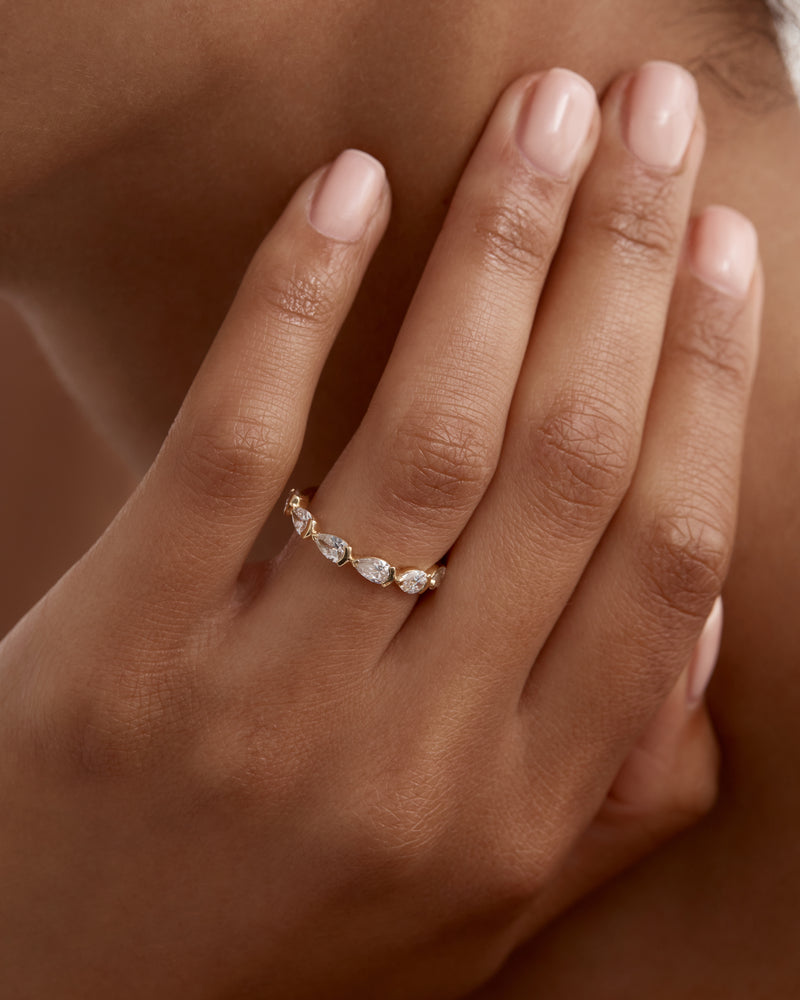 Suspenseª Pear Eternity Ring