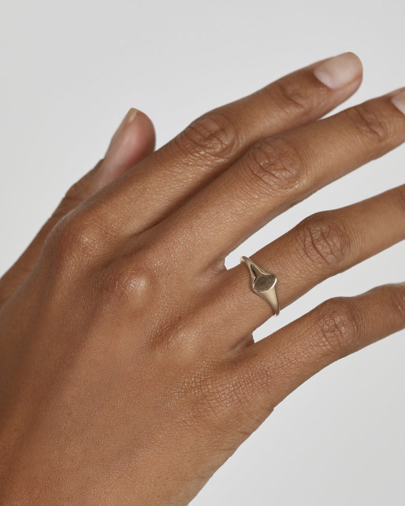 Petite Oval Signet Yellow Gold | Sarah & Sebastian